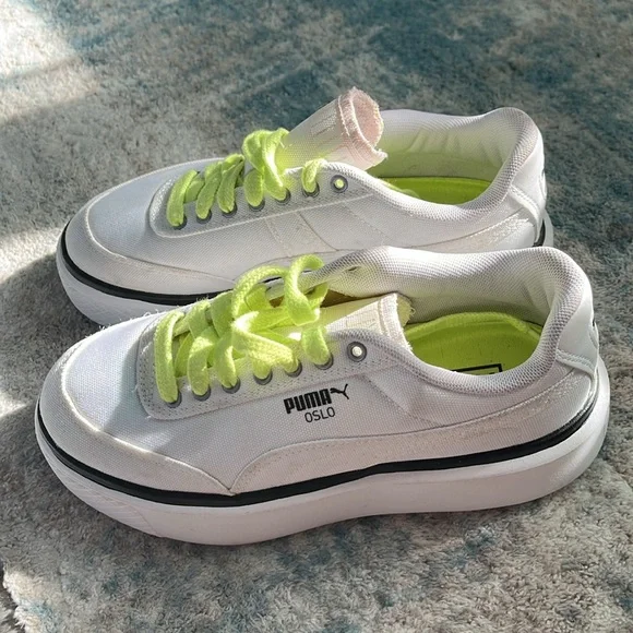 PUMA For women size 6
Lime green laces
Black & white
Platform - Picture 2 of 6